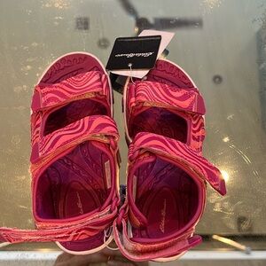 NWT EDDIE BAUER VELCRO STRAPPED SANDALS